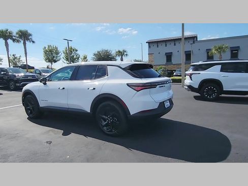 New 2026 Chevrolet Equinox EV LT image 20