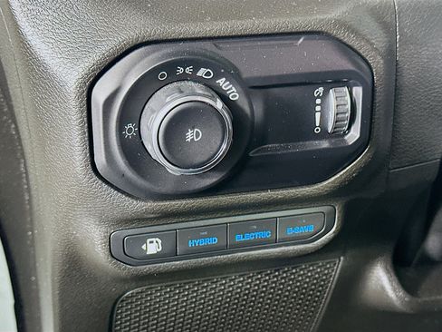 Used 2023 Jeep Wrangler Unlimited w/ Dual Top Group AWD/4WD image 17