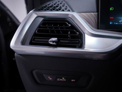 Used 2024 BMW X5 sDrive40i w/ M Sport Package image 19