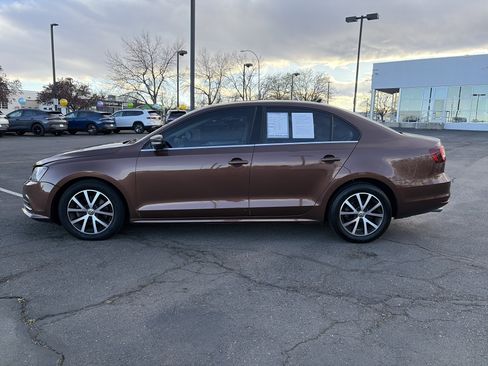 Used 2017 Volkswagen Jetta SE image 6