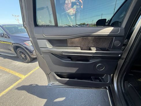 Used 2021 Ford Expedition Max Limited AWD/4WD image 18