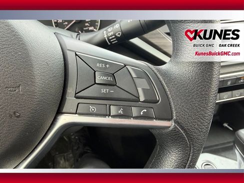 Used 2025 Nissan Altima 2.5 SV image 11