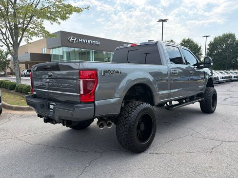 Used 2022 Ford F250 Lariat w/ Black Appearance Package AWD/4WD image 9