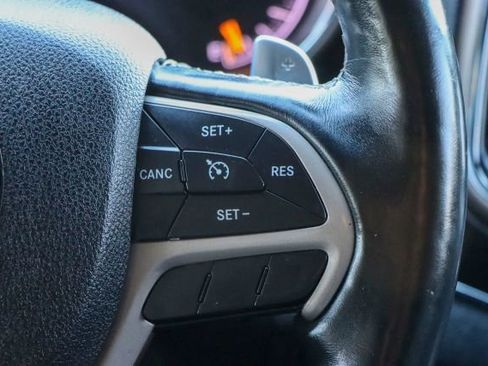 Used 2017 Jeep Grand Cherokee Limited image 29