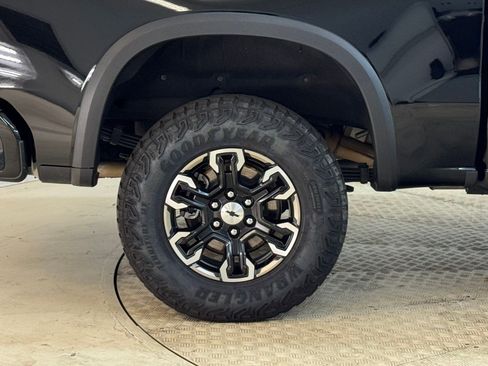 Used 2025 Chevrolet Silverado 1500 ZR2 w/ Technology Package image 11