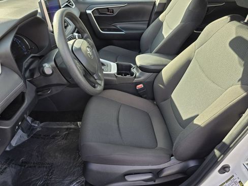 Used 2024 Toyota RAV4 LE AWD/4WD image 31