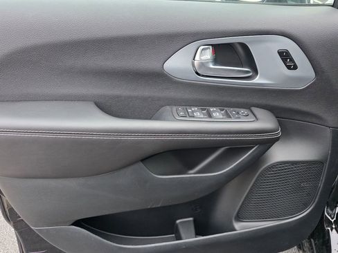 New 2026 Chrysler Pacifica Limited w/ S Appearance Package image 11