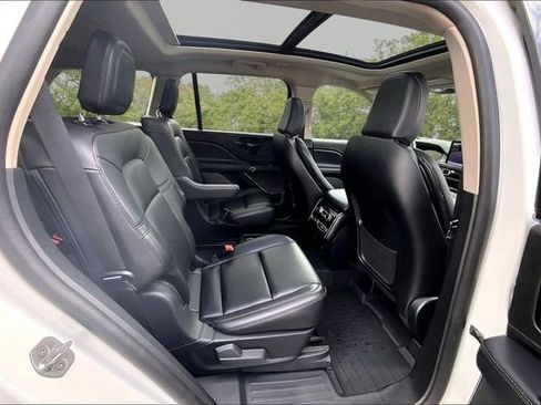Used 2022 Lincoln Aviator AWD w/ Premium Package image 25