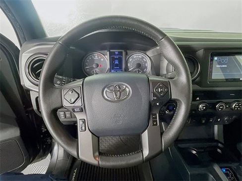 Used 2019 Toyota Tacoma TRD Sport w/ Technology Package image 12