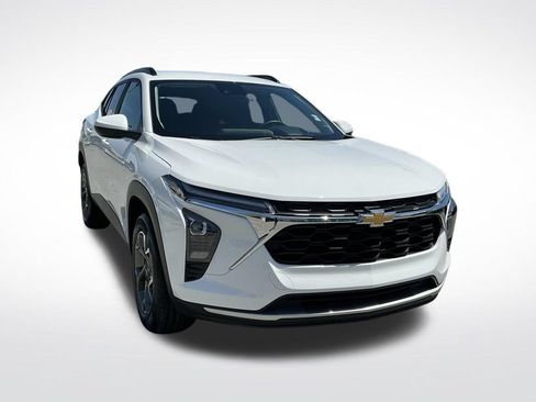 Used 2025 Chevrolet Trax LT w/ LT Convenience Package FWD image 10