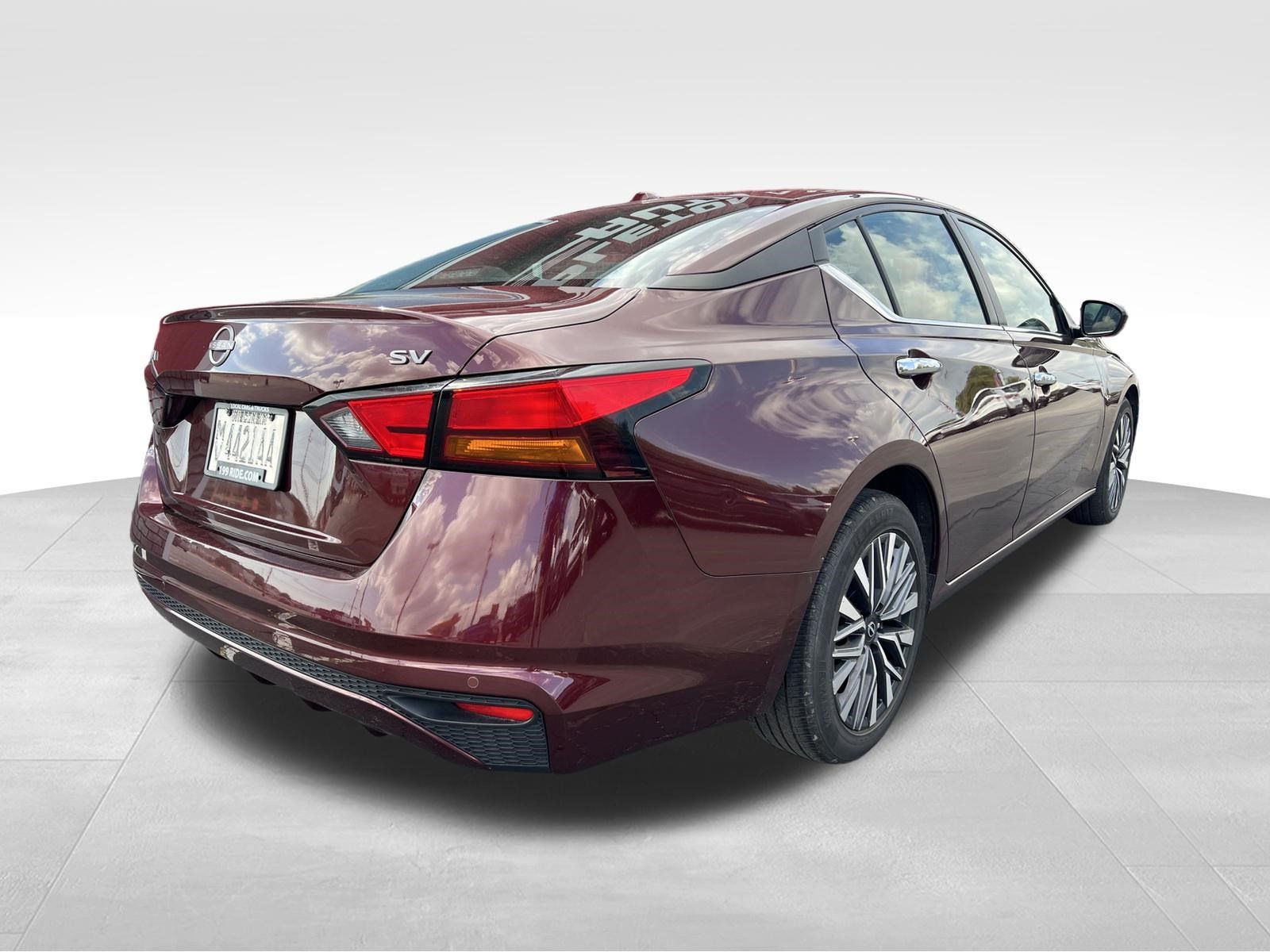 Used 2024 Nissan Altima 2.5 SV FWD image 5