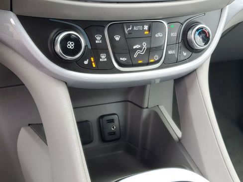 Used 2017 Chevrolet Volt LT w/ Comfort Package image 18