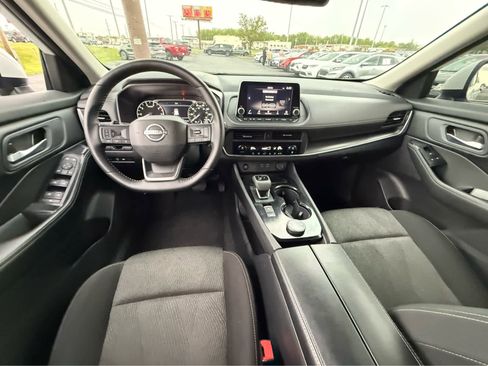 Used 2025 Nissan Rogue SV AWD/4WD image 11