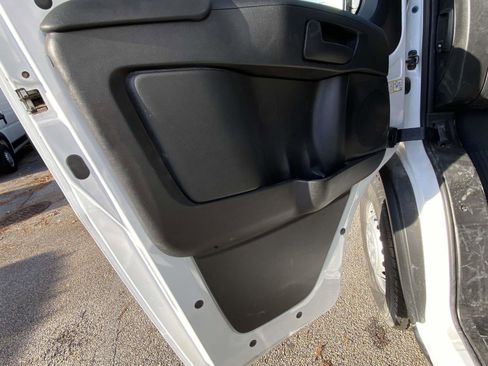 Used 2025 RAM ProMaster 2500 w/ Convenience Group image 18