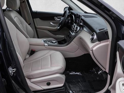 Used 2019 Mercedes-Benz GLC 300 4MATIC image 25