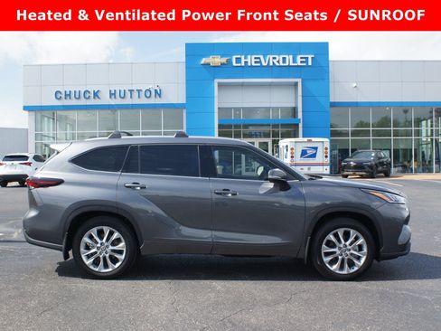 Used 2025 Toyota Highlander Limited AWD/4WD image 1