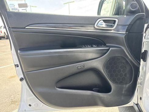 Used 2022 Jeep Grand Cherokee Limited image 21