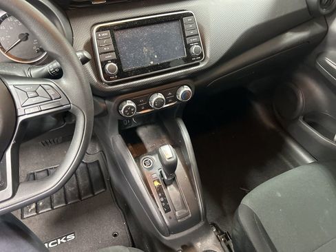 Used 2025 Nissan Kicks Play S image 4