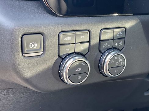 New 2026 GMC Sierra 2500 SLT w/ SLT Premium Package image 18