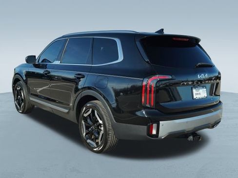 Used 2024 Kia Telluride EX w/ EX Captain's Chair Package image 5