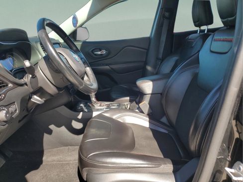 Used 2020 Jeep Cherokee Trailhawk w/ Cold Weather Group image 27