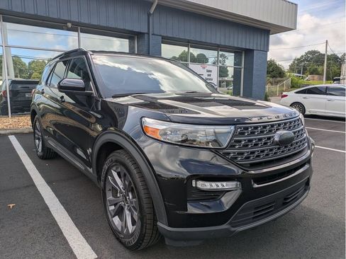 Certified 2023 Ford Explorer XLT w/ Equipment Group 202A RWD image 3