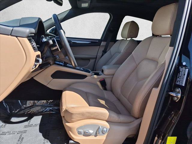 Used 2023 Porsche Macan AWD/4WD image 16