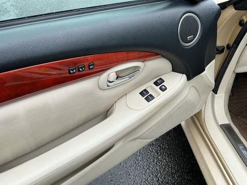Used 2006 Lexus SC 430 Convertible w/ Preferred Accessory Pkg RWD image 17