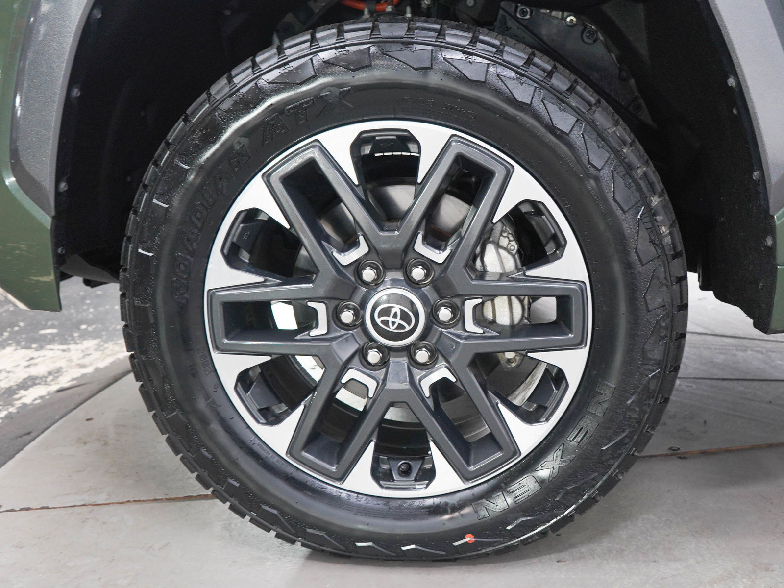 Used 2023 Toyota Tundra Limited AWD/4WD image 31