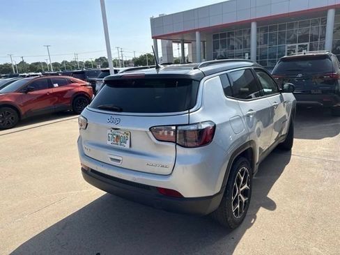Used 2025 Jeep Compass Limited AWD/4WD image 8