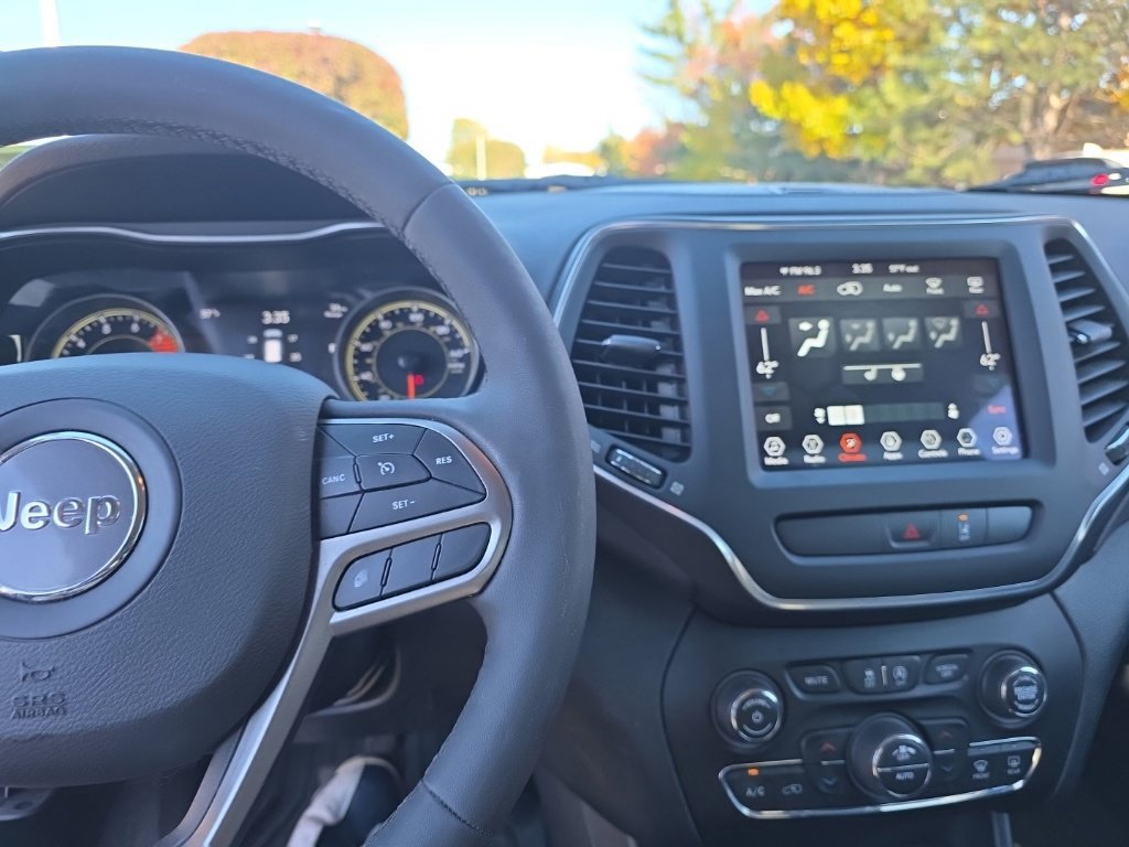 Used 2022 Jeep Cherokee Latitude Lux AWD/4WD image 24