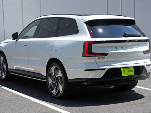 Used 2025 Volvo EX90 Ultra AWD/4WD image 48