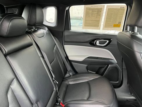 Used 2025 Jeep Compass Limited image 38