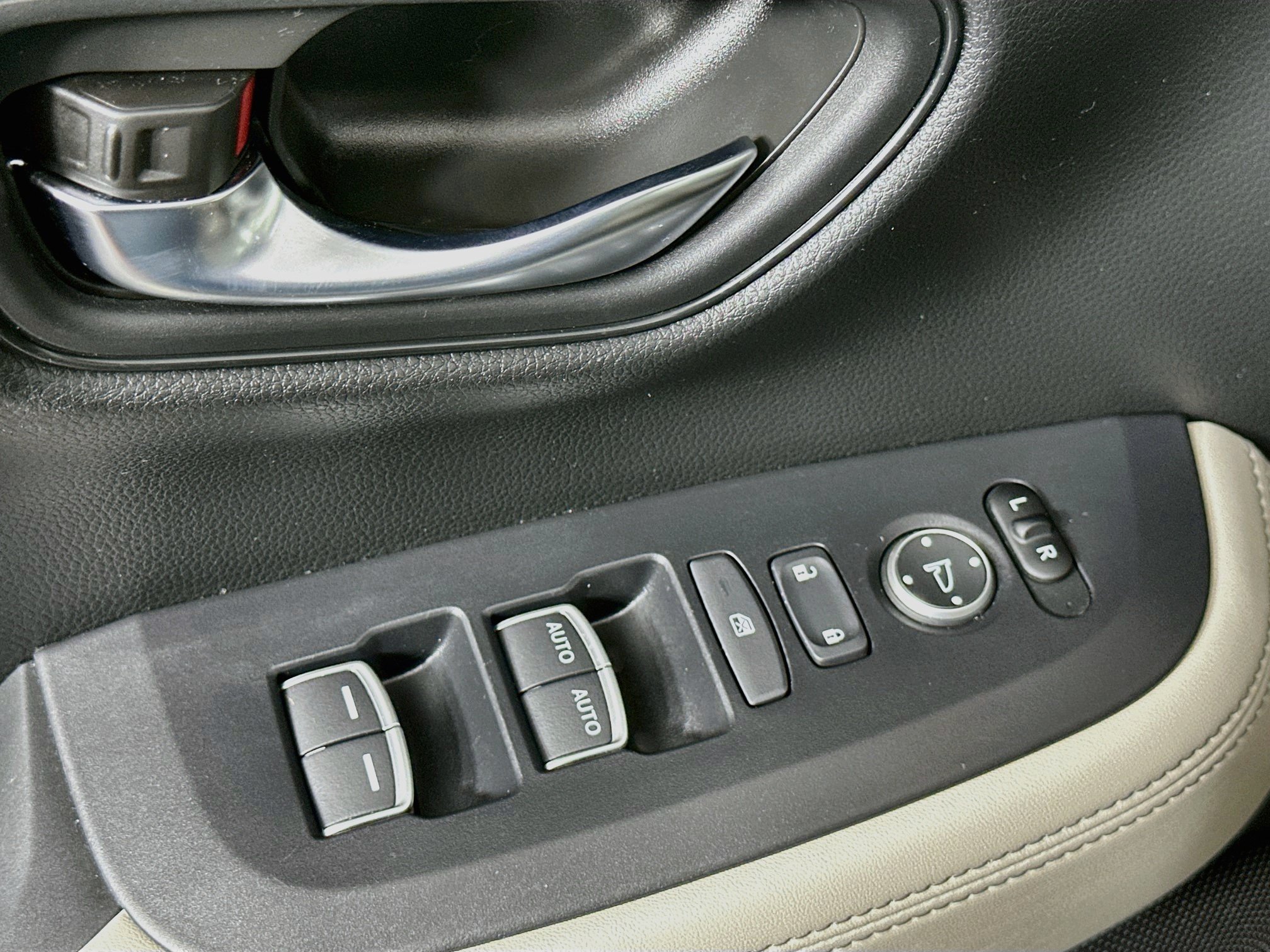 Used 2024 Honda HR-V EX-L image 15