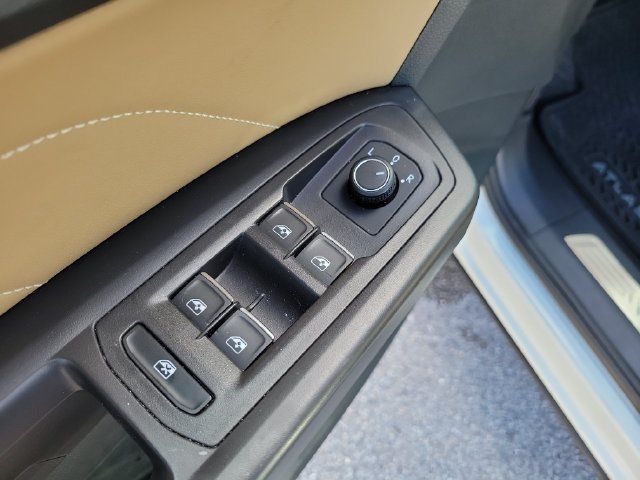 Used 2023 Volkswagen Atlas Cross Sport SE w/ Panoramic Sunroof Package FWD image 17