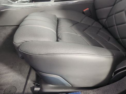 New 2026 BMW i7 eDrive50 w/ Executive Package image 11