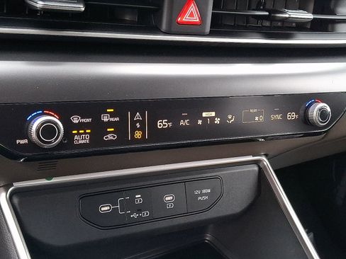 New 2026 Kia Carnival FWD image 10