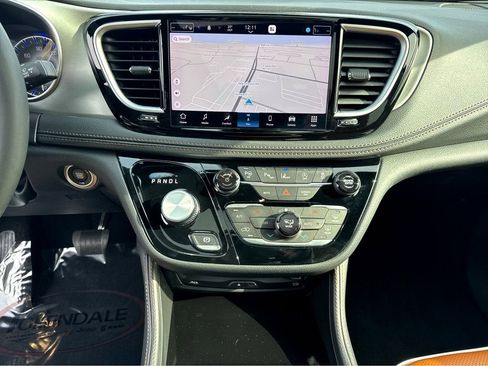 Used 2024 Chrysler Pacifica Pinnacle image 24