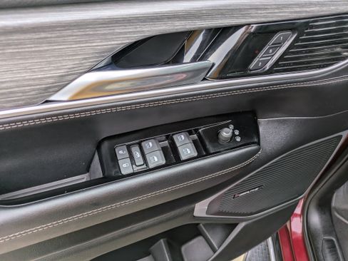 Used 2024 Jeep Wagoneer Series II w/ Flexible Seating Group image 9