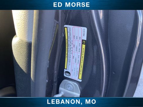 Used 2023 Chrysler Pacifica Touring-L image 32