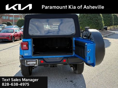 Used 2024 Jeep Wrangler Sahara image 30