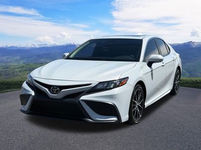 Used 2022 Toyota Camry SE w/ Cold Weather Package