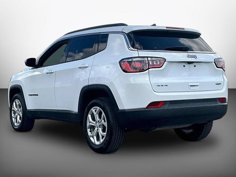 Used 2024 Jeep Compass Latitude AWD/4WD image 4