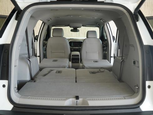 Used 2023 GMC Acadia SLT FWD image 41