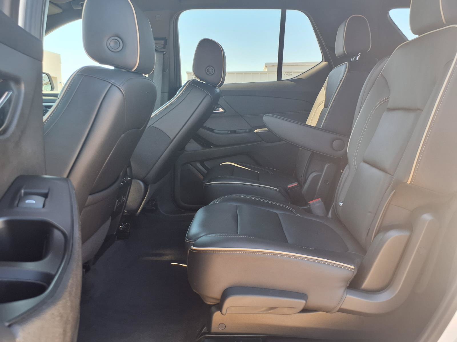 Used 2023 Chevrolet Traverse Premier FWD image 16