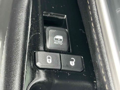 Used 2023 Jeep Wagoneer L Series II w/ Rear Seat Video Group 1 AWD/4WD image 35
