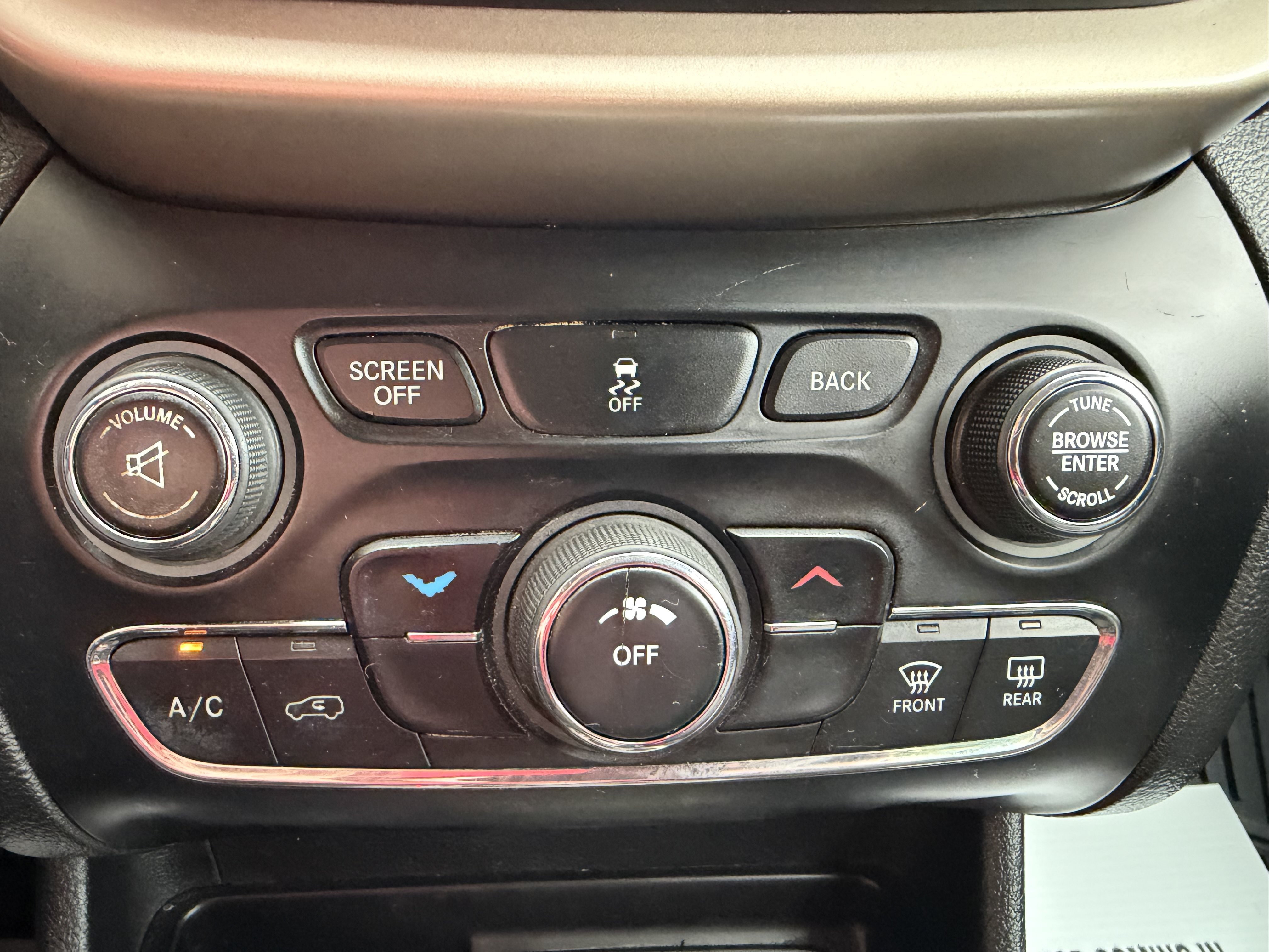 Used 2016 Jeep Cherokee Sport w/ Cold Weather Group AWD/4WD image 39