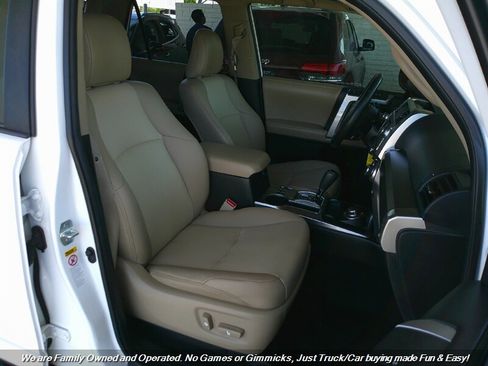 Used 2018 Toyota 4Runner SR5 Premium image 26