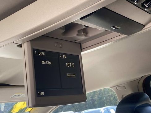 Used 2014 Chrysler Town & Country Touring image 16