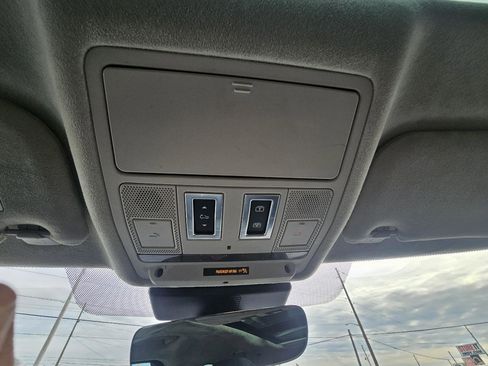 Used 2019 Jaguar F-PACE Premium image 39